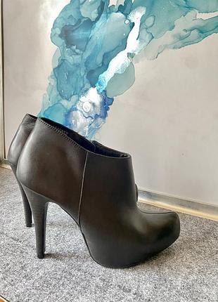 Батільони шкіряні чорні,полусапожки,38р