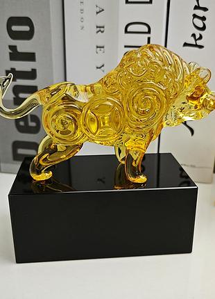 Кристальная скульптура быка