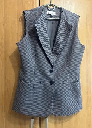 Чудова жилетка