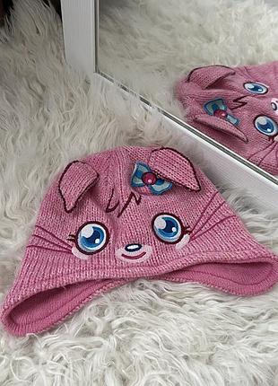 Рожева шапка з обличчям