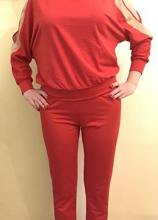 Костюм жіночий з легінсами червоного кольору