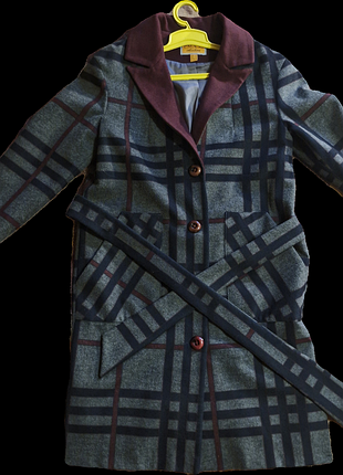 Пальто emass серого и бордового цветов в полоску размера 46