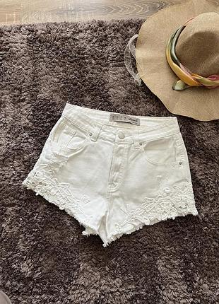 Джинсові білі шорти