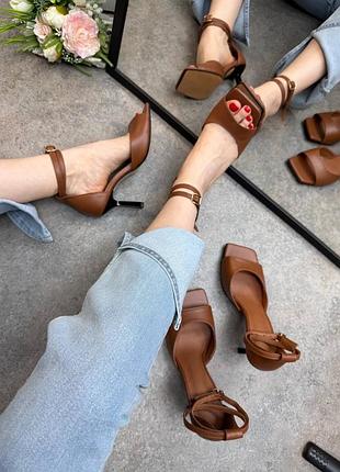 Босоніжки з італійської шкіри коричневі руді на шпильці жіночі з ремінцем