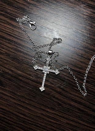 Бусы с кулоном с хрустальным крестом