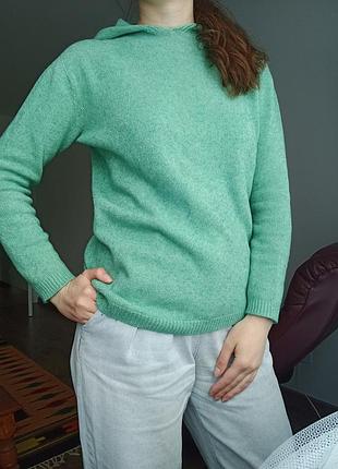 Безшовний салатовий светр