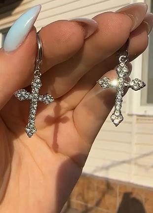 Серьги-подвески со стразами и цирконами