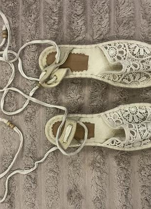 Босоніжки, сандалі мереживо на завʼязках 24см
