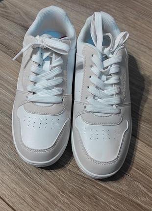 Женские кроссовки hylana calvin klein.