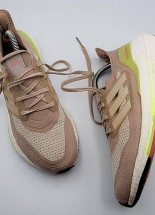 Оригінальні кросівки для бігу  
adidas ultraboost