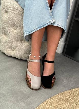 Стильні жіночі закриті босоніжки у бежевому та чорному кольорі ☺️💕