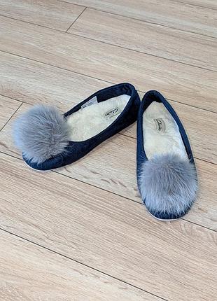 Домашні тапочки, капці з помпоном clarks