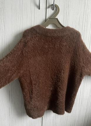 Теплий, комфортний светр. коричневого кольору