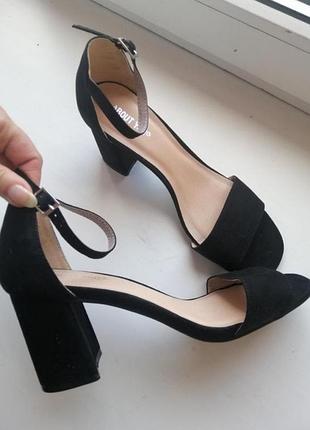 Босоножки about you