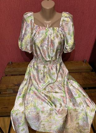 Чудова сукня