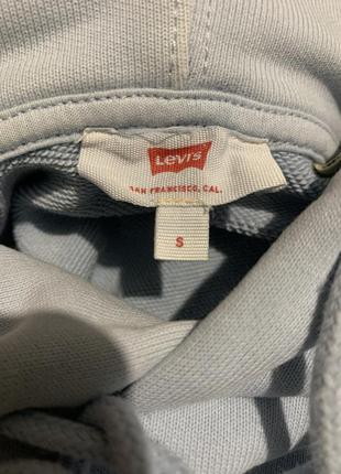 Худий levi’s небесно голубого цвета с фирменной нашивкой на рукаве6 фото