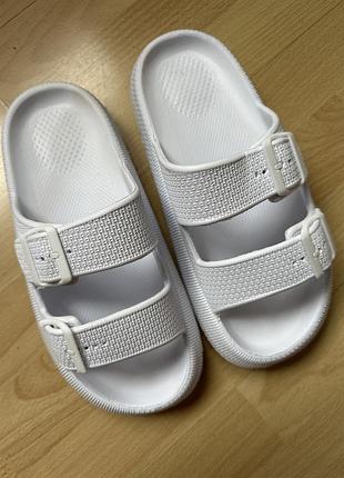 Білі пляжні шльопанці 42