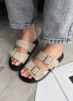 Шлепанцы женские замшевые с пряжками, фабричного качества, песочные