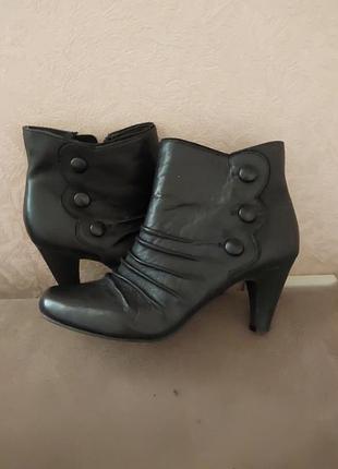 Полусапожки черные 38р