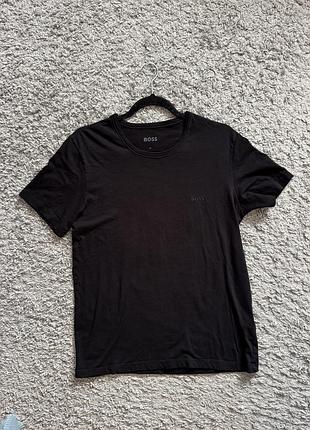 Базова чорна футболка