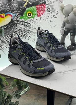 Кросівки lowa