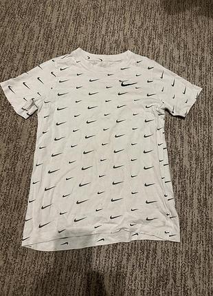 Футболка nike жіноча