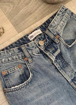 Джинси zara жіночі з потертостями прямі