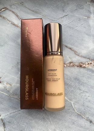Тональна основа hourglass ambient soft glow foundation