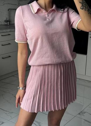 Женский костюм розовый хлопковый футболка поло с воротничком и короткая плиссированная юбка