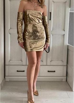 Сукня в паєтки нарядна спущені рукава