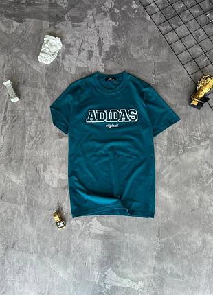 Стильна чоловіча футболка від adidas