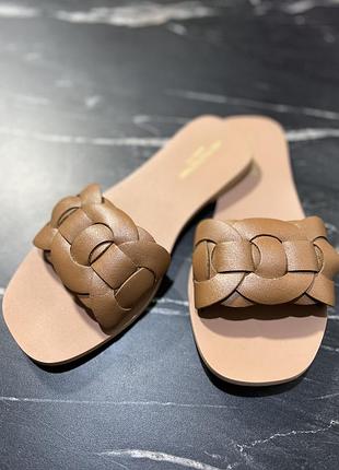 Класні шльопанці 37-го розміру, 24 см, новенькі