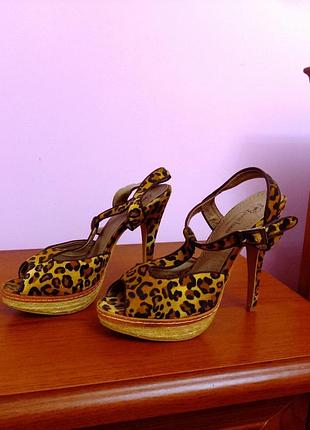 Женские босоножки