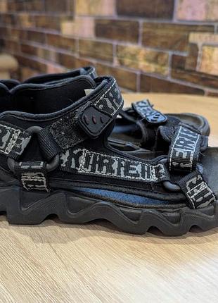 Сандалі elefanten