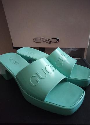 Шльопанці gucci