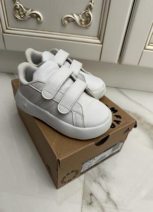 Кроссовки adidas
