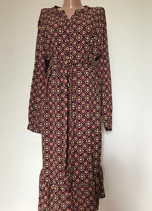 Стильное платье