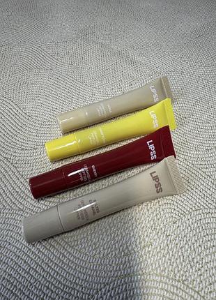 Блиски lipss, в чотирьох відтінках
