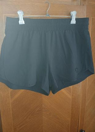 Женские спортивные шорты