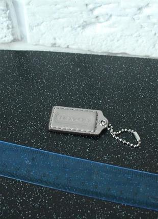 Підвіска на сумку coach.