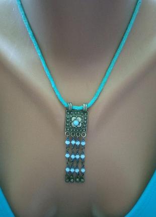 Подвеска на шнурке