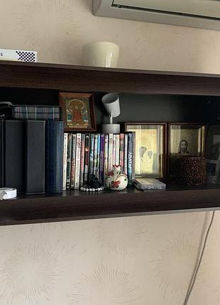 Книжкова полка для вітальні