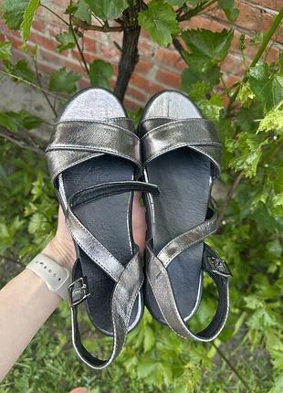 Босоніжки шкіряні 38 років