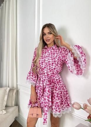 Нарядна квіткова сукня міні софт на ґудзиках з коміром оздоблена мереживом незвичайна