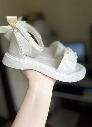 Босоніжки . сандалі 2