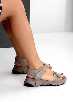 Популярні босоніжки у спортивному стилі дівчачі натуральна шкіра колір мокко на липучках робочих роз