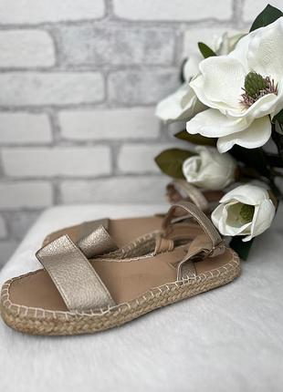 Босоніжки жіночі