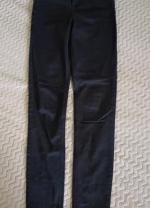 Джинси стрейч, на будняшку.
стан ідеальний.
обп.58
обб. 74
довжина 92