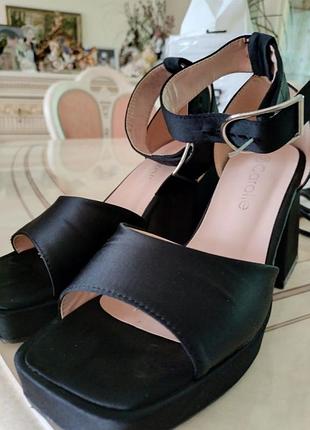 Босоніжки/каблуки жіночі на підборах