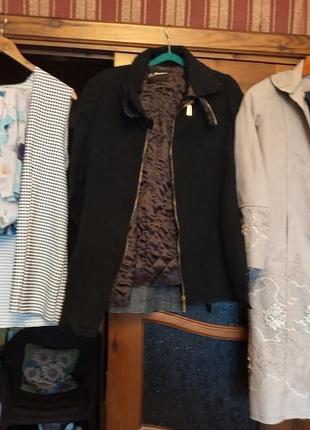 Одним лотом, или отдельно не дошиты женские реб s-m размер, все сделано на 85%.куртка без половины замка